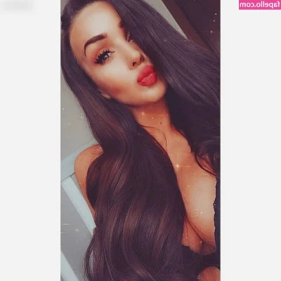 Leonie_Schnbck [ leonie-schnbck ] - Wanna help undress me, daddy?   Swipe to see me open my shirt 🙊