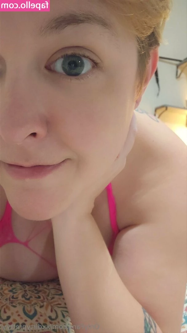 xxdirtyprettyy - Toasty toes hehe 🔥