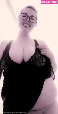 xxdirtyprettyy - Just a girl and her kitty chillin  wanting to have fun