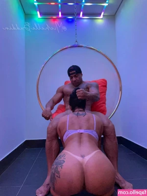 Michelle Buddin [ michelle-buddin ] - Do you wanna straighten my legs? 🙈