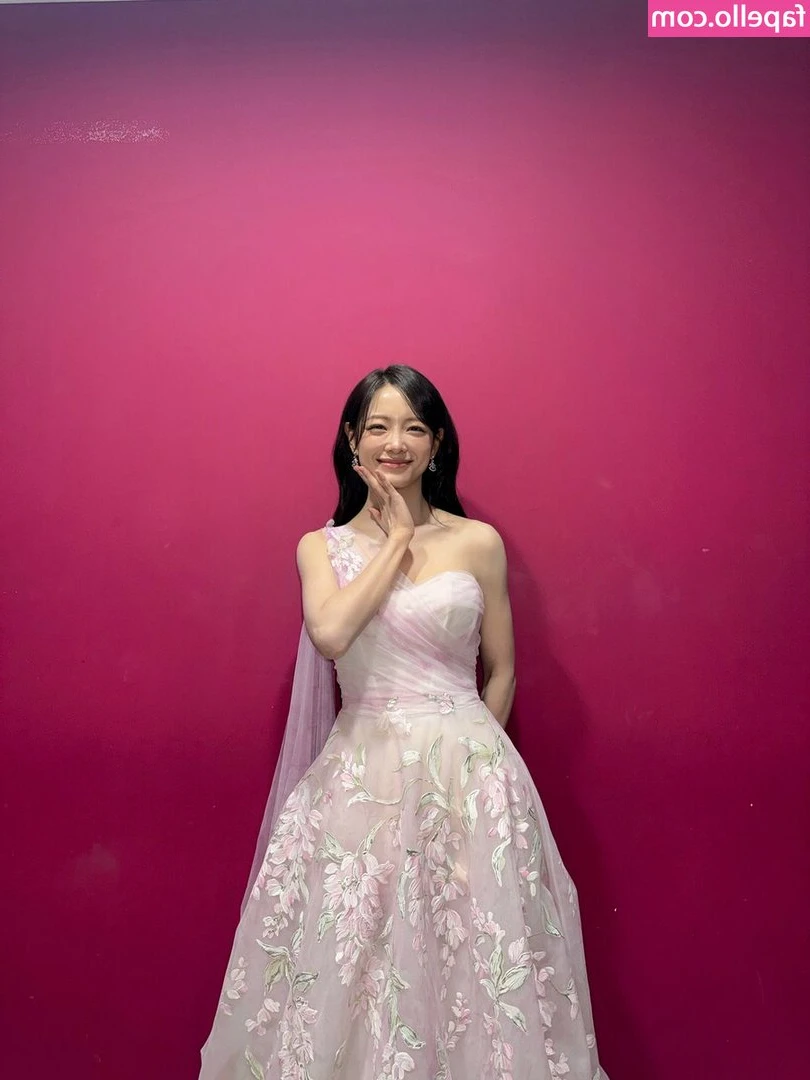 Kim Sejeong [ kim-sejeong ] - Small person only five ft 4 has incredible nude fun