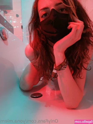 yona.mlem [ yona-mlem ] - Who wants to see a video of me in this lighting?
