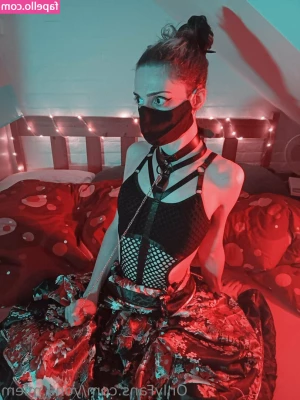 yona.mlem [ yona-mlem ] - Putting on the female mask for my bestie We playing together and