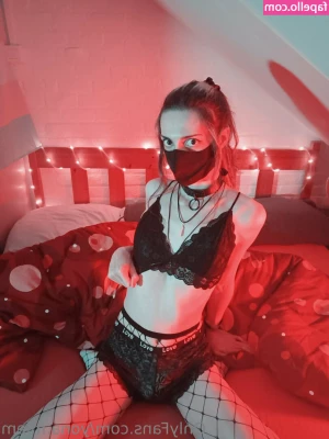 yona.mlem [ yona-mlem ] - My shorts pulled up so tight!!! 🐪 🤪🙊 Like it like that? 😈