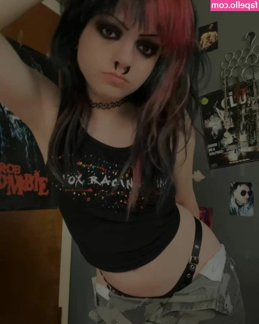 xxlethal_leexx [ xxlethal-leexx ] - I REALLY like this dick pic 😅 what do you think of it? 🙈 it