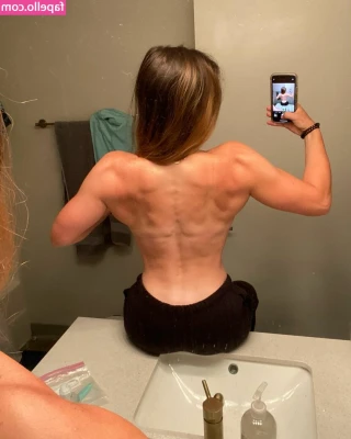 kaylofit - Getting ready to head out and get some more sun before vacation ☀️