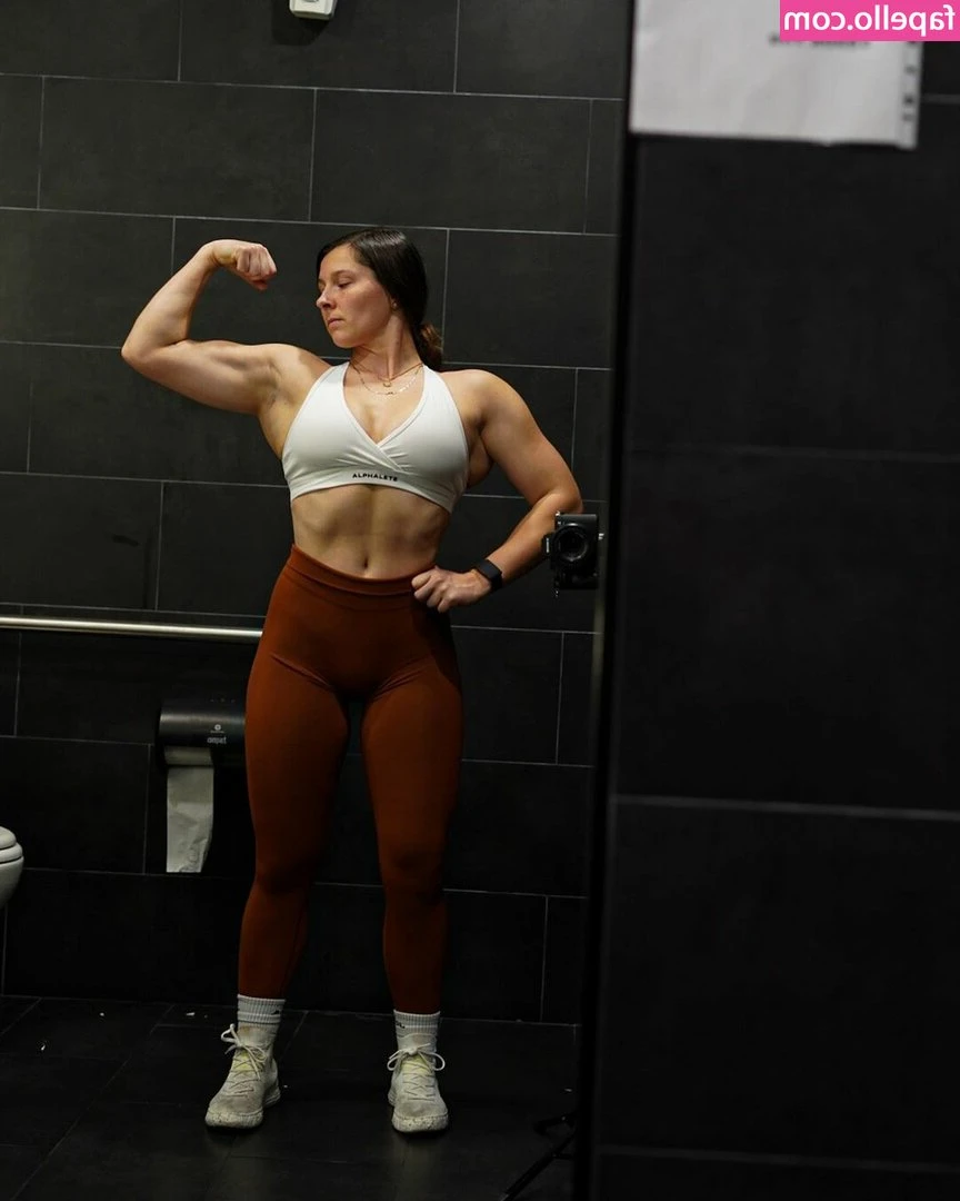 kaylofit - Oops forgot I had these pics also😈