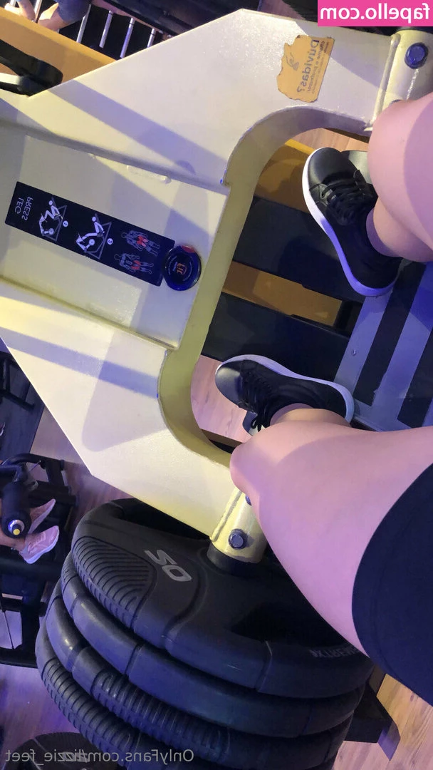 lizzie_feet [ lizzie-feet ] - The perfect rider