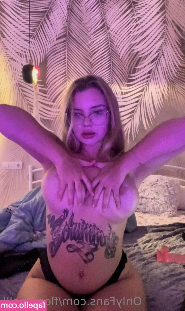 yourdolllilith - i got an adorable new vibrator that i ll be testing out later so look