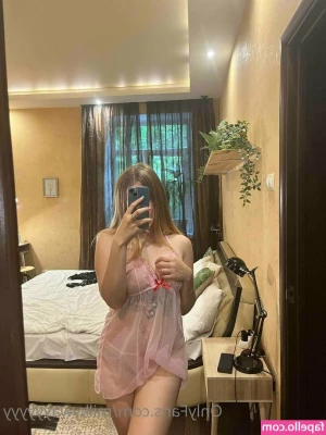 yourdolllilith - Sendo abusada de cocegas pela  maryredqueen