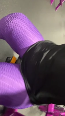 thickchickmilffree - Don t mind the grass print on my ass