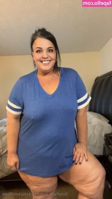 thickchickmilffree - Take a seat