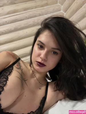 ALeksa.ndria [ aleksa-ndria ] - Would you get in bed with a milfed-up mommy Bridget?