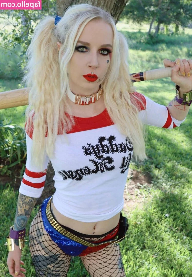 jezebelrosexx - Imagine I'm bent over waiting for your 🍆 Hope you enjoy this 😜