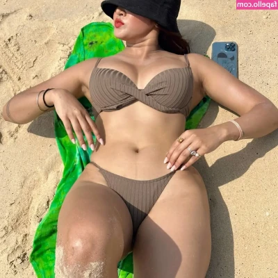 Sofia - Let me watch you cum? 🥺 Send me a video on my DMs 😜 Deixa eu te