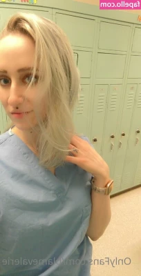 blamevalerie - I haven t had a front closure bra in foreverrr