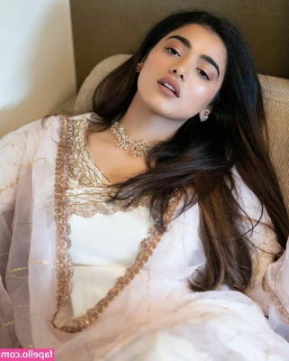 Ketika Sharma [ ketika-sharma ] - should i lick my own boobs?😋