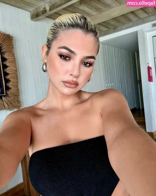Bárbara Bandeira [ brbara-bandeira ] - Really need a good boy sucking on this
