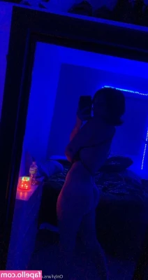 Sidney Alexis [ sidney-alexis ] - More bouncy boobie play in a yellow sports bra. Will it survive? Buy