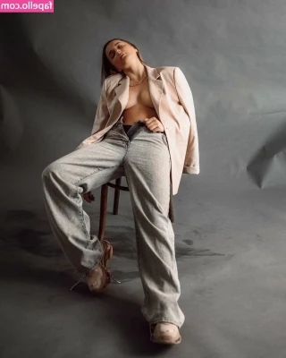 Kika Durisova [ kika-durisova ] - Love this pose 🫣  Also I’m moving from full time to part time at