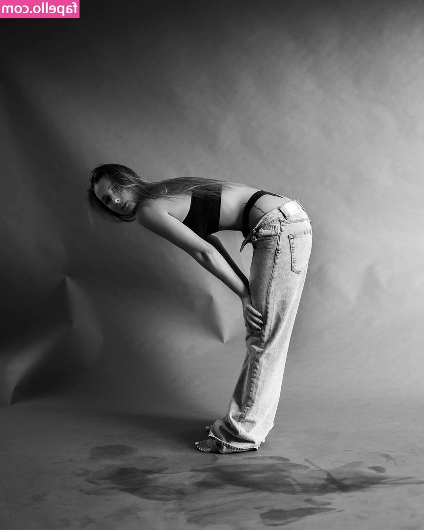 Kika Durisova [ kika-durisova ] - Apparently onlyfans is being super glitchy tonight and I don’t