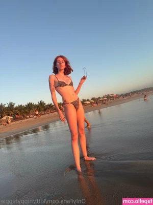 kittynippyhippie - Busty baby