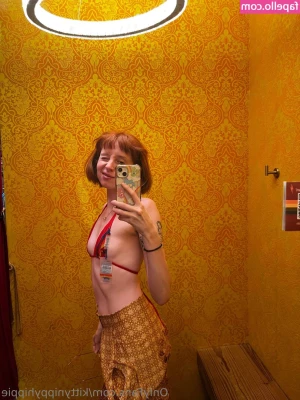 kittynippyhippie - am being a naughty girl  adding stuff to my list  taking with girls