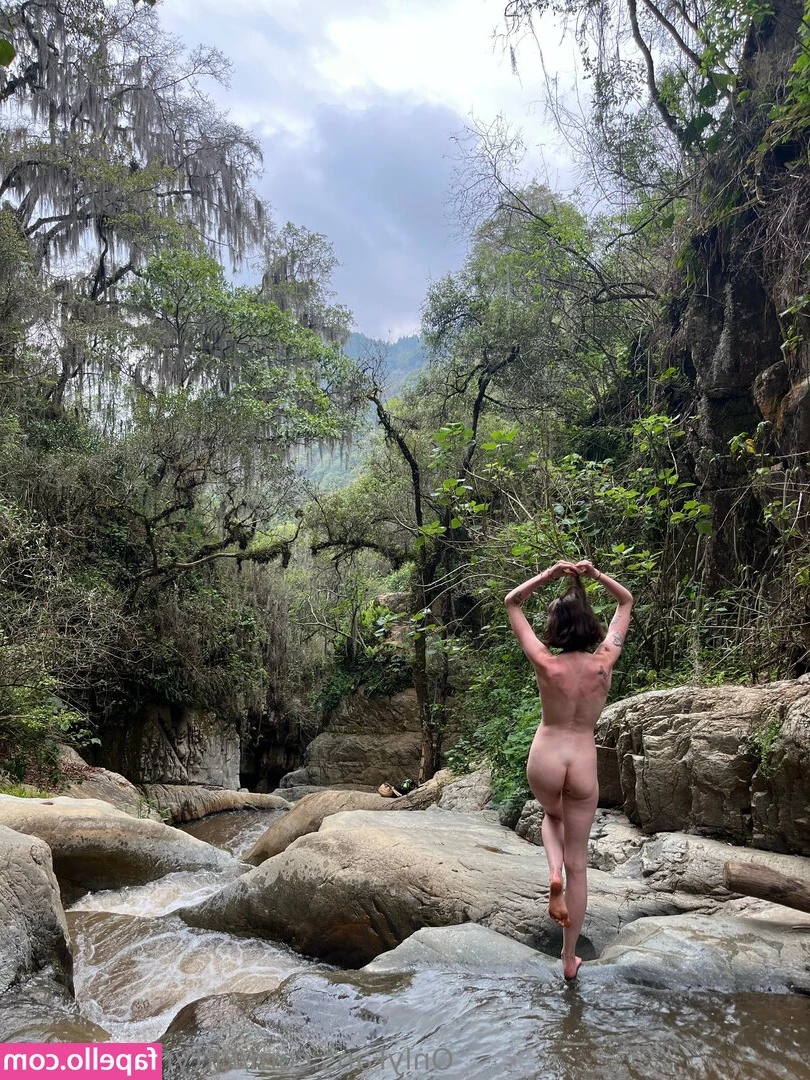 kittynippyhippie - Wyd if you see me in the bathroom like this