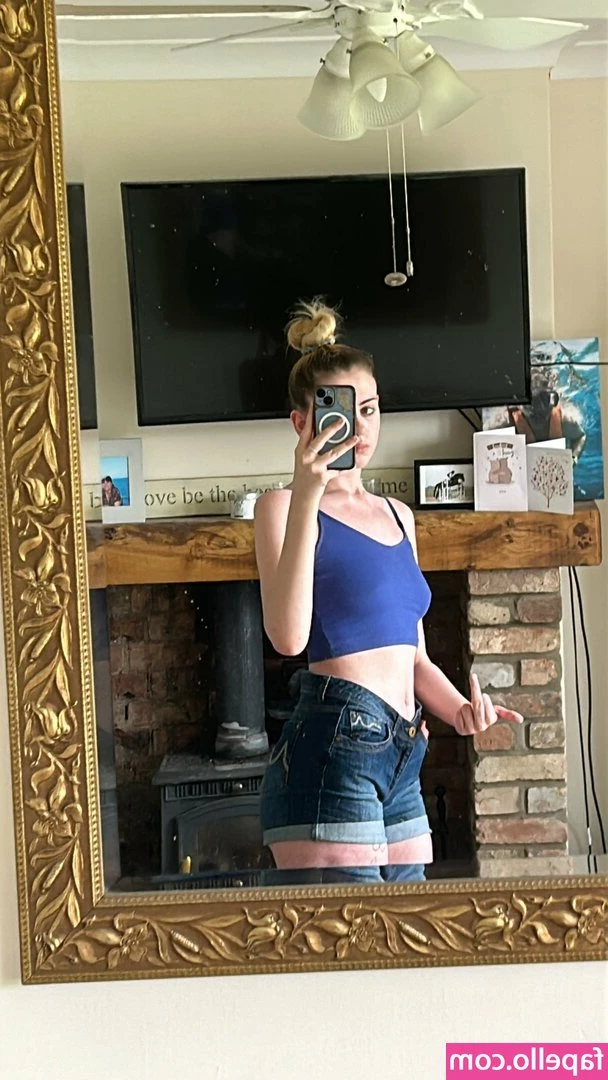 Prettyy_bxtch [ prettyy-bxtch ] - I command you to suck on every single toe 🐽