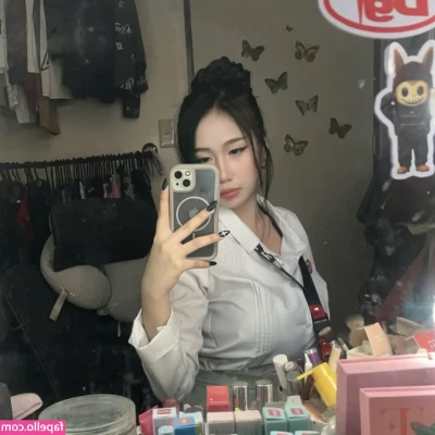 Tracy Colleen [ tracy-colleen ] - I found an old phone that I thought I had lost that is full with