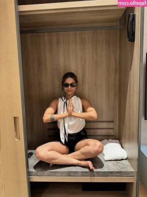 Sakshi Pandey [ sakshi-pandey ] - I've heard you're a fan of Me like this? 😏