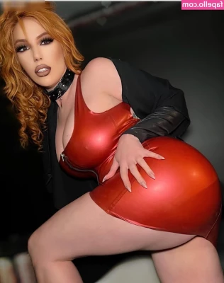 Lauren Phillips [ lauren-phillips ] - A little frottage