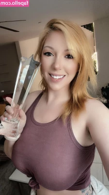 Lauren Phillips [ lauren-phillips ] - Jinx playing (above view)