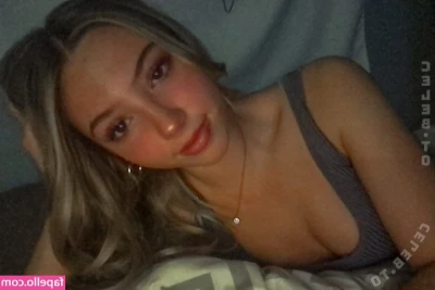 Tay Carrow [ tay-carrow ] - Feet and Cum Show!  Stroke for my soles? 💋👣