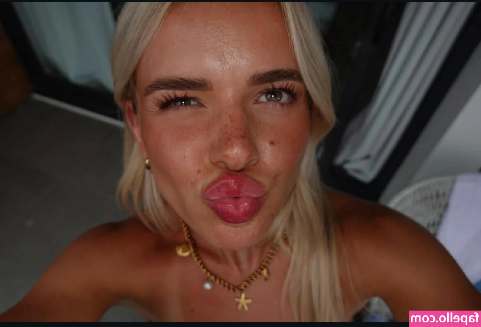 Indie Bostock [ indie-bostock ] - blue is def my color