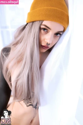 Mundi - Get ready for a Lola dump, some hot pics of two fingers cuming your