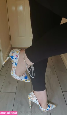 kayties_feet [ kayties-feet ] - Time lapse of me scarfing down what used to be lunch and is now