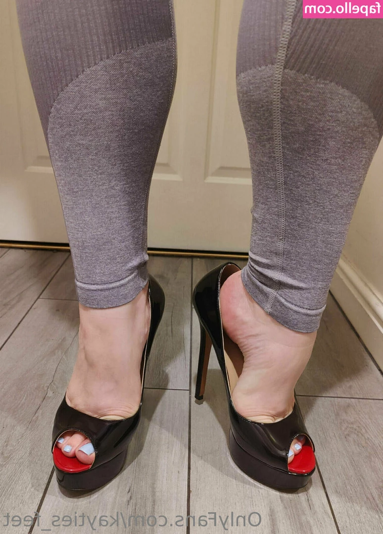 kayties_feet [ kayties-feet ] - How has everyones day been  I m glad mine all done with