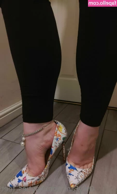 kayties_feet [ kayties-feet ] - What happens when a 5’2 180lbs guy talks shit that you can’t lift