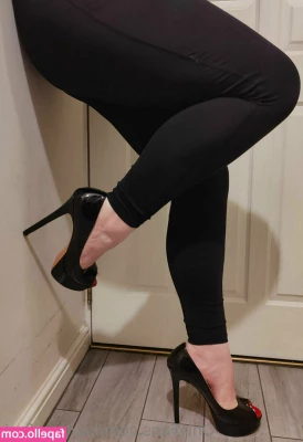 kayties_feet [ kayties-feet ] - Sweet  sweet pussy footage from the bath
