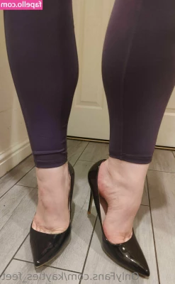 kayties_feet [ kayties-feet ] - Who loves thick thighs