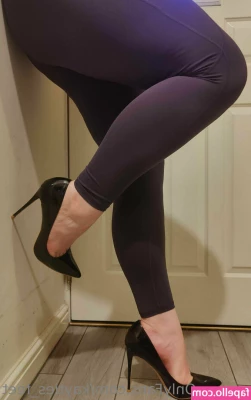kayties_feet [ kayties-feet ] - Morning arches from bed  going back to sleep xx