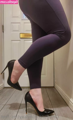 kayties_feet [ kayties-feet ] - Imagine your cock sliding between my massive round tits