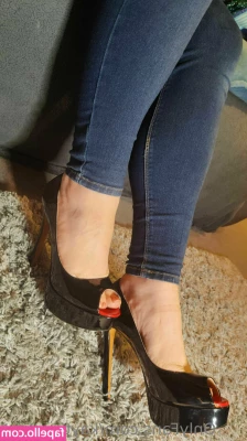 kayties_feet [ kayties-feet ] - Dinner served