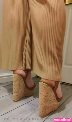 kayties_feet [ kayties-feet ] - Hello lovely people, just wanted to make a post stating that I only