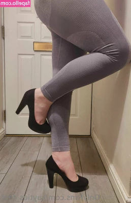 kayties_feet [ kayties-feet ] - HEY LOVE   Look at my naughty friend Tay   She s VERY HOT girl with