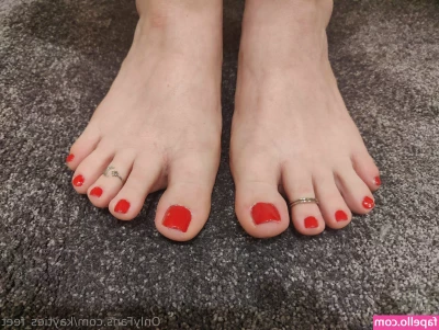 kayties_feet [ kayties-feet ] - should i wear a buttplug at work tonight    it would look cute with