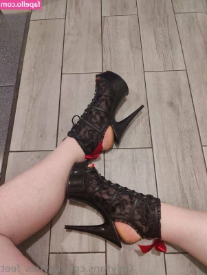 kayties_feet [ kayties-feet ] - I got spoiled like a princess with new tops