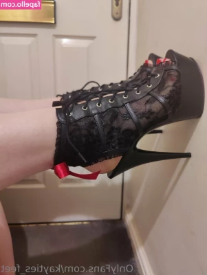 kayties_feet [ kayties-feet ] - You should 💦 on my boobs while I cum with my big vibrating dildo