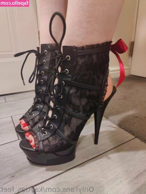 kayties_feet [ kayties-feet ] - Hope you’re up this morning ! Hope that 🍆 is up too! 😈💦